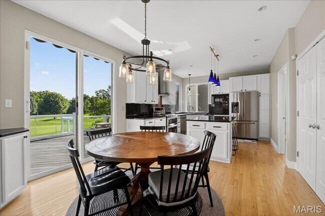Building Photo - Golf Course Living