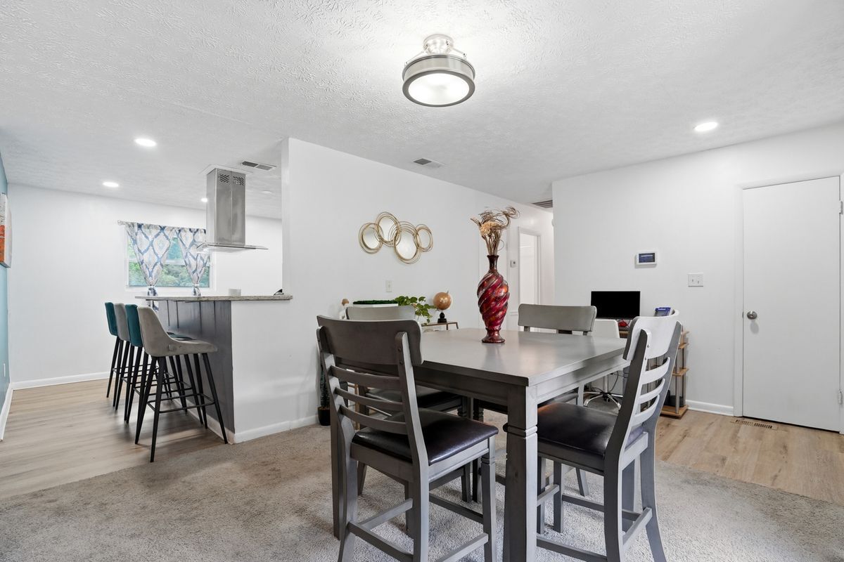 Building Photo - 405 King Arthur Ct