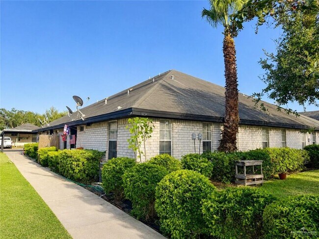 Building Photo - 12 Stonehaven Blvd