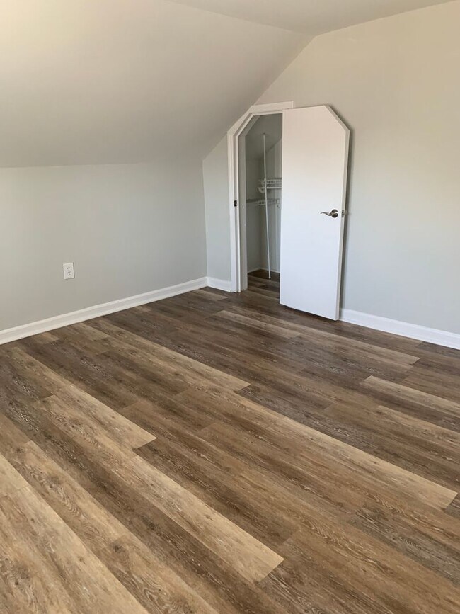 Building Photo - 142 Walnut St