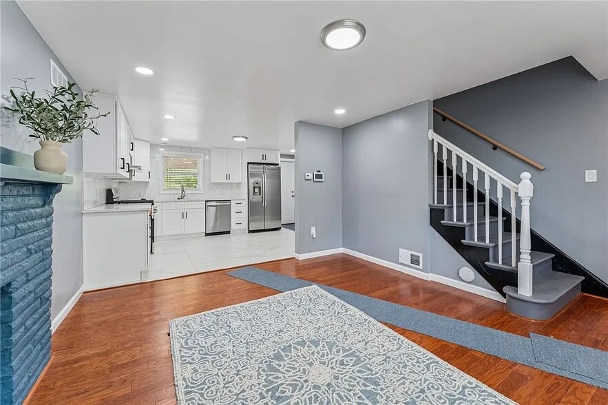 Primary Photo - 3125 Ewart Dr