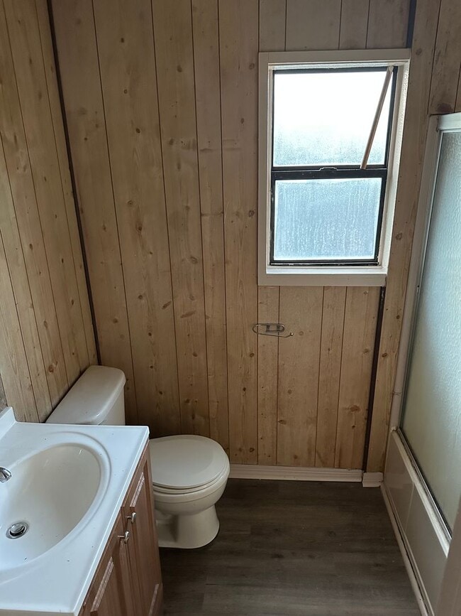 Building Photo - Available May 1st! 3-Bed, 1-Bath Home in Central Springdale!