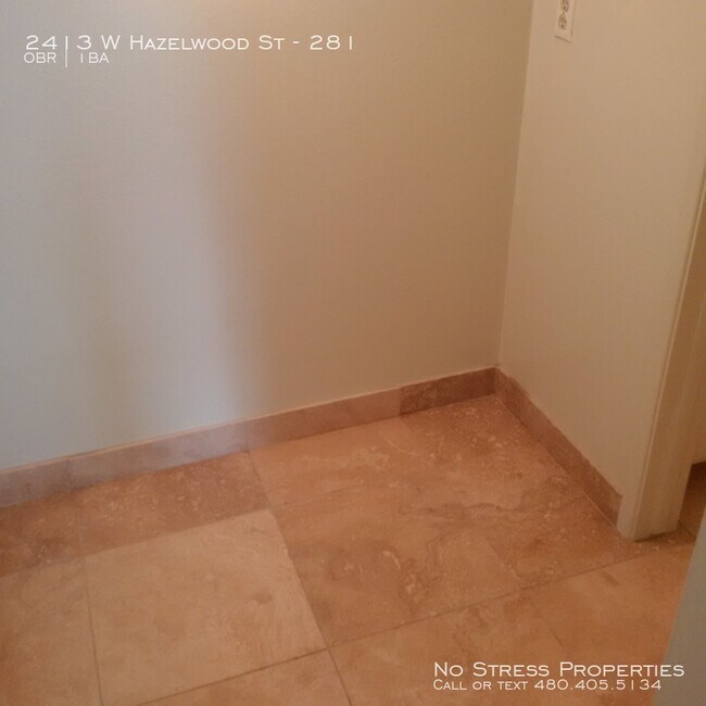 Building Photo - Studio off Camelback Rd & I17 Freeway!
