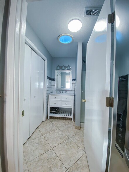 Building Photo - 63 Pine Ridge Trce