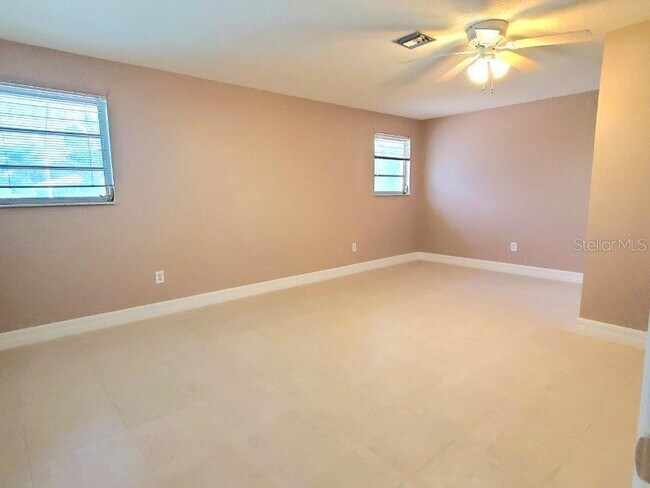 Building Photo - 910 Santa Brigida Ct