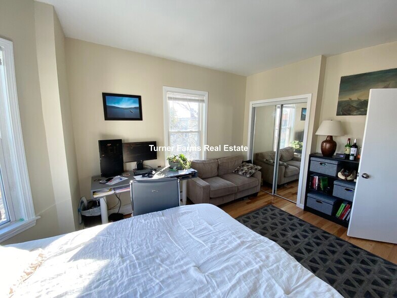 Building Photo - 6 Bickford Ave