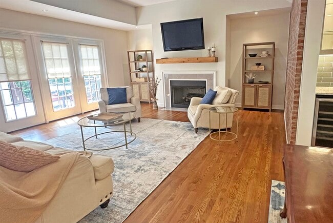 Building Photo - 3815 Montclair Dr