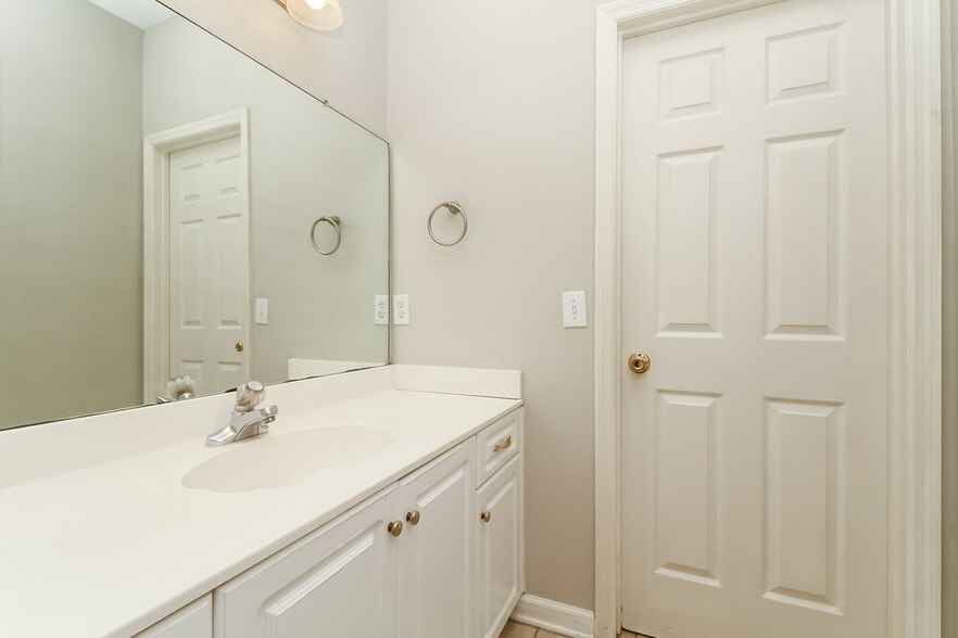 Building Photo - 1802 Cascade Ct