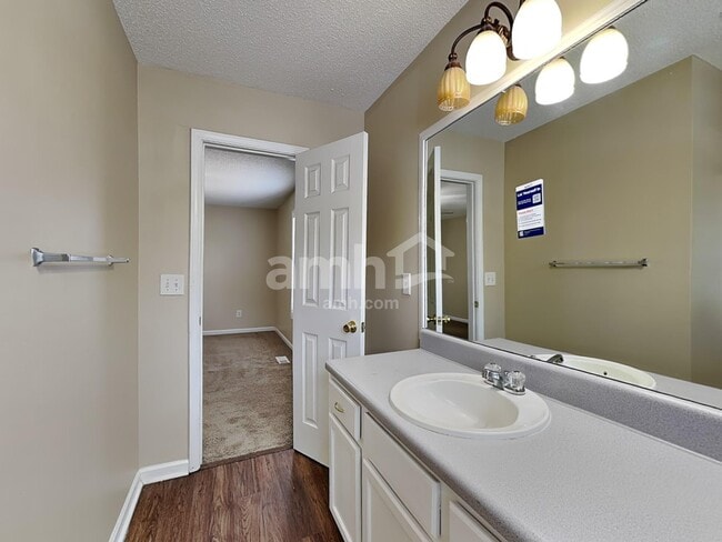 Building Photo - 405 Ivy Crest Dr