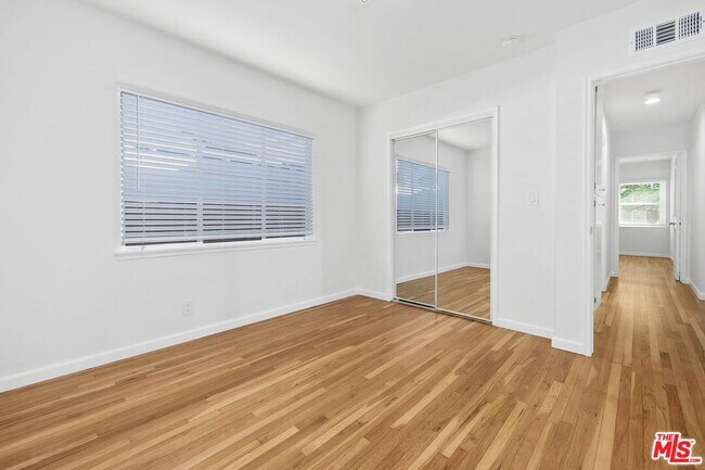 Building Photo - 9344 Valjean Ave