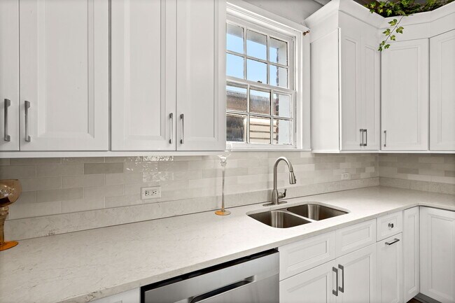 Building Photo - 335 Ashley Ave