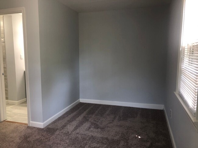 Building Photo - Updated Brick Ranch Conveniently Located