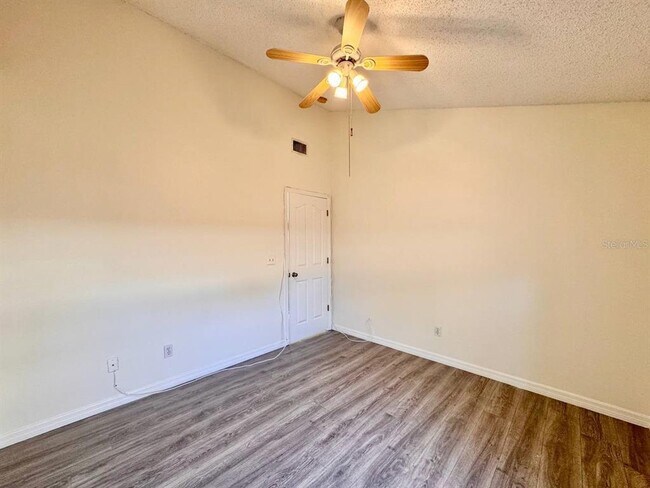 Building Photo - 10028 Oasis Palm Dr