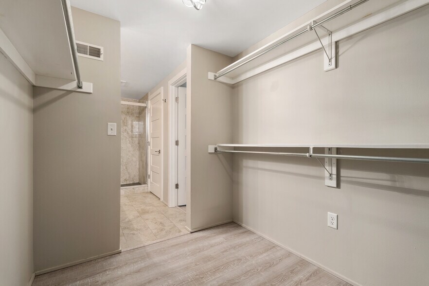 Building Photo - 367 Auden Ave