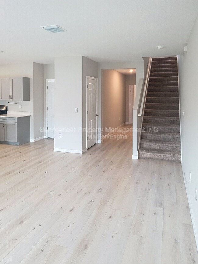 Building Photo - 12937 Camarillo Pl