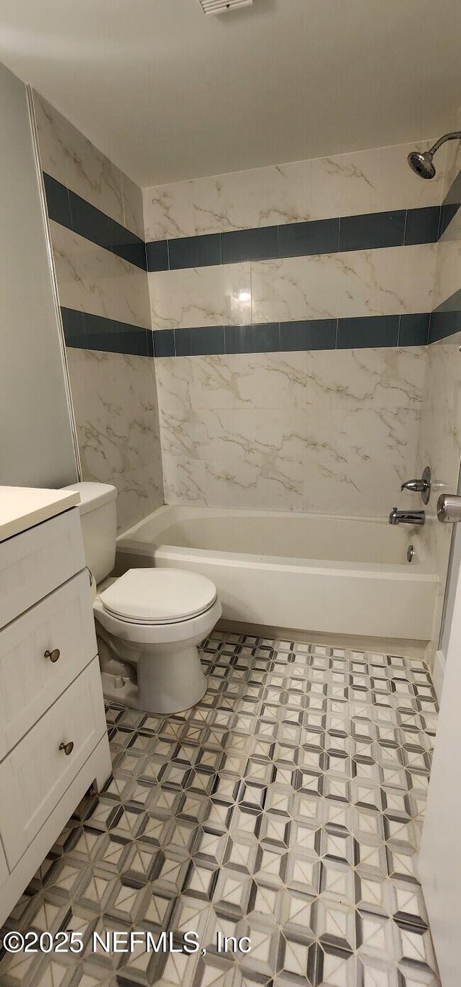 Building Photo - 3 Castania Ct