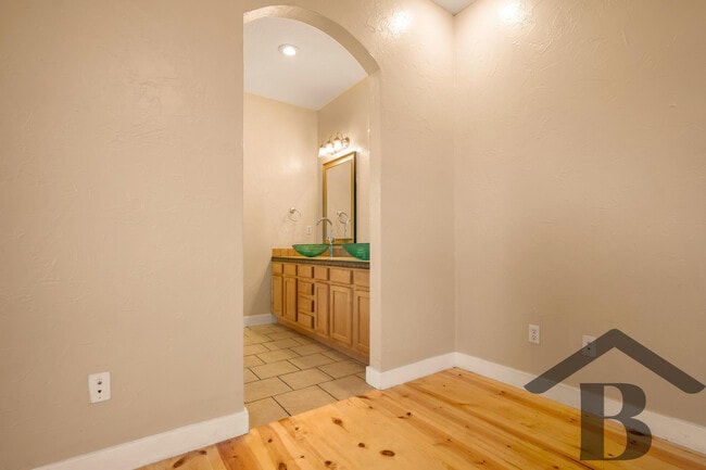 Building Photo - 1522 S Tuscany Ct