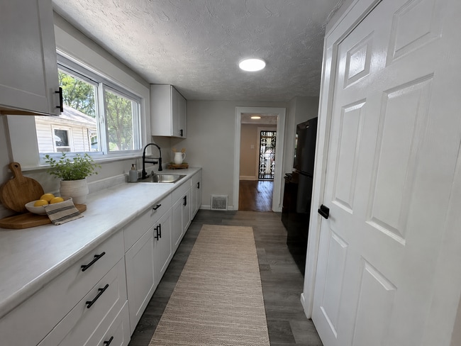 Building Photo - Pet-Friendly 3-Bedroom Home Near Downtown Akron Conveniences