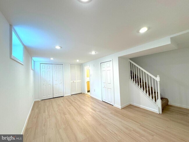 Building Photo - 5700 Fenwick Dr