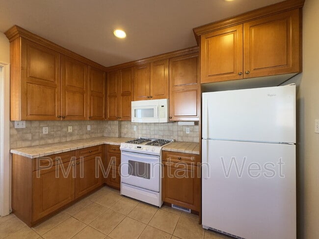 Building Photo - 1878 E Stratford Ave