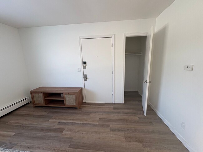 Interior Photo - Bram