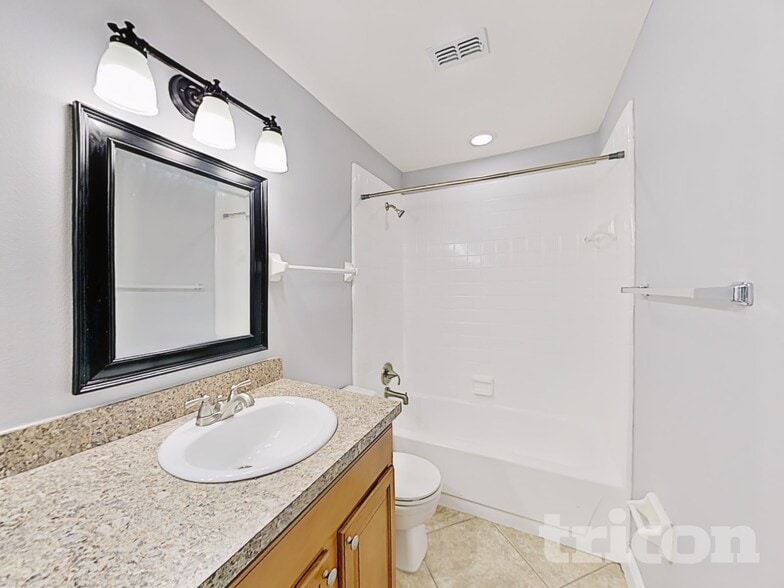 Building Photo - 1548 Silver Fox Cir
