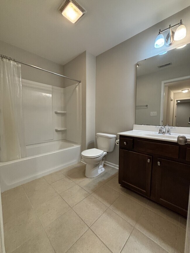 Building Photo - 318 Princess Pl