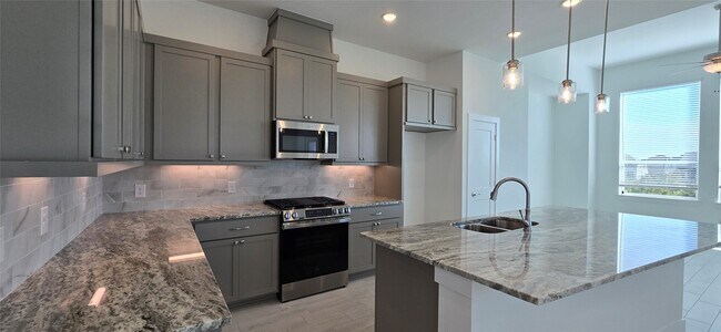 Building Photo - 21123 Medina River Dr