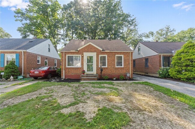 Building Photo - 602 Huntmere Dr