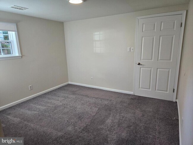 Building Photo - 341 S 26th St