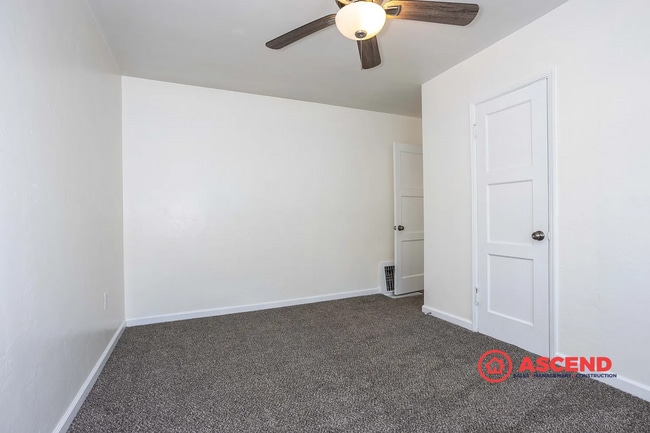 Building Photo - Spacious 5-Bedroom Home + Back Unit Included | 3 Baths | Bakersfield Living