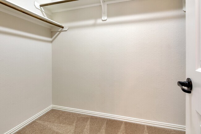 Building Photo - 42 Sawbridge Ct