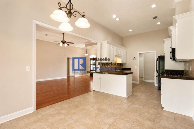 Building Photo - 3 Bed / 2 Bath Home on the Water in Ashbrooke