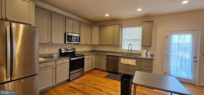 Building Photo - 114 Brockham Ct