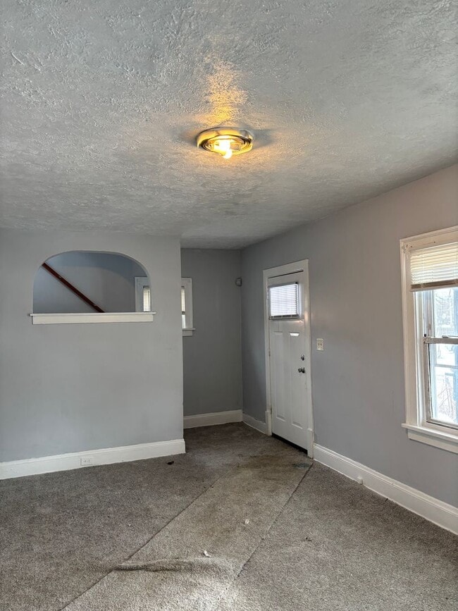 Building Photo - 2bd Single Cash Pay/Section 8