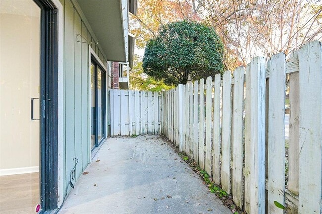 Building Photo - 742 Brentwood Pl
