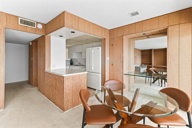 Building Photo - 631 Cliff Dr
