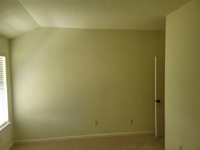Building Photo - 2423 Waterwood Dr