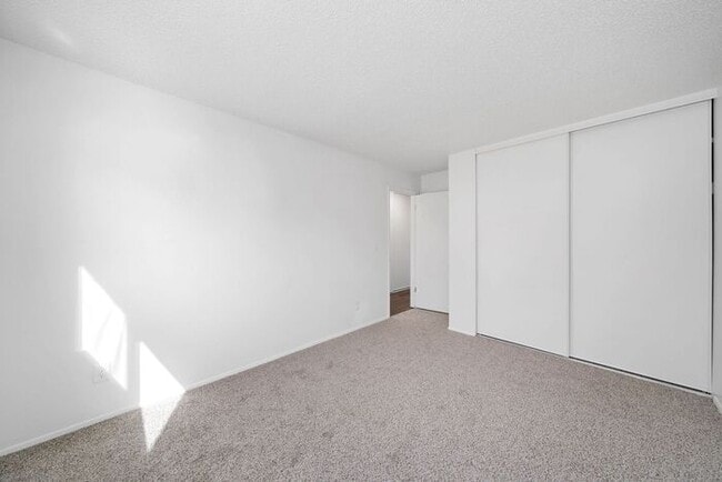 Building Photo - 2 bedroom home in Portsmouth Community!! M...