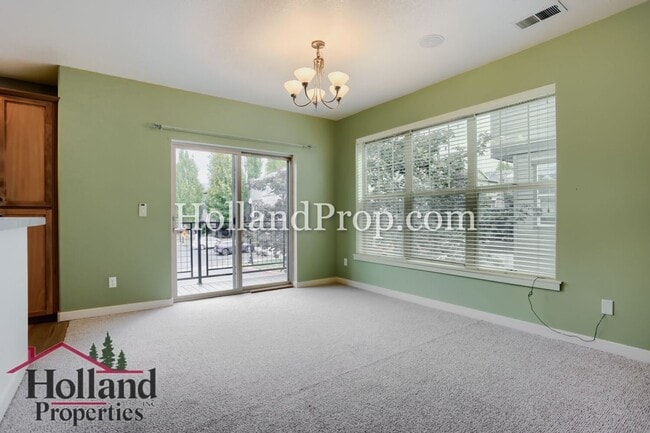 Building Photo - Lovely Condo with 2 primary suites in Hillsboro