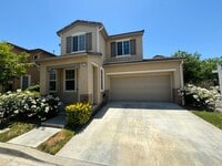 Building Photo - Stunning 3-Bedroom Home with Resort-Style ...