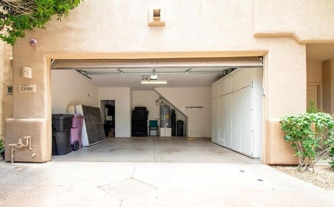 Building Photo - Gorgeous 2/2.5 condo for rent in Scottsdale.