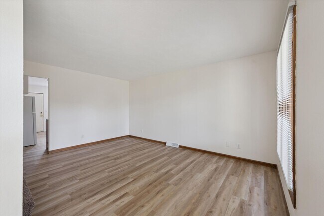 Building Photo - 5427-5433 Glenridge