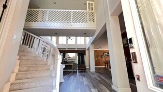 Building Photo - 3210 Jordan Dr