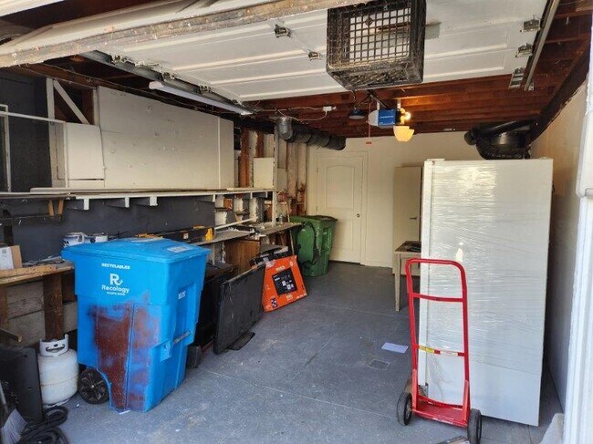 Building Photo - 2231 16th Ave