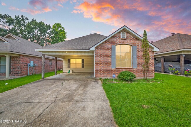 Building Photo - 204 Jane Dr