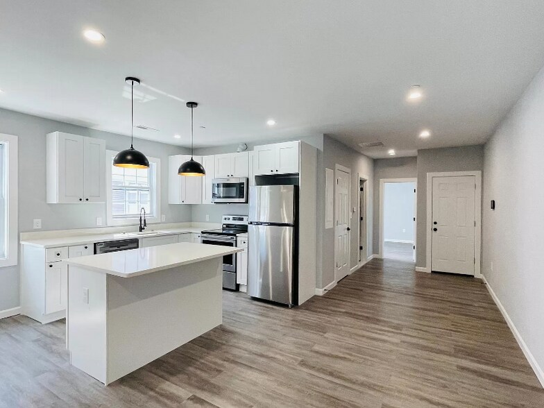 Building Photo - 487 Lincoln St