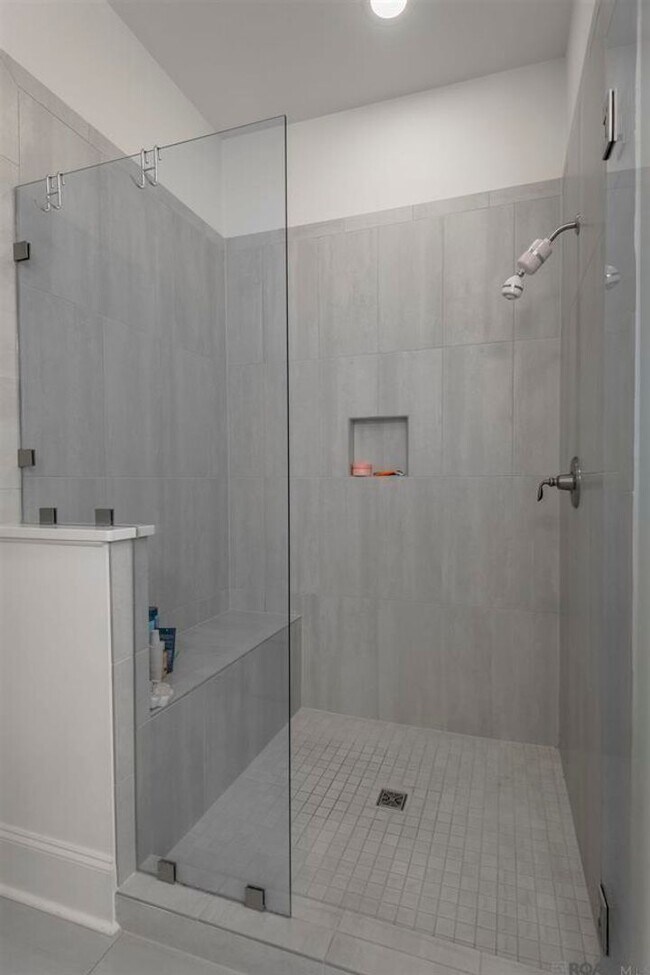 Building Photo - 3 Bedroom House in Rouzan | Community Pool