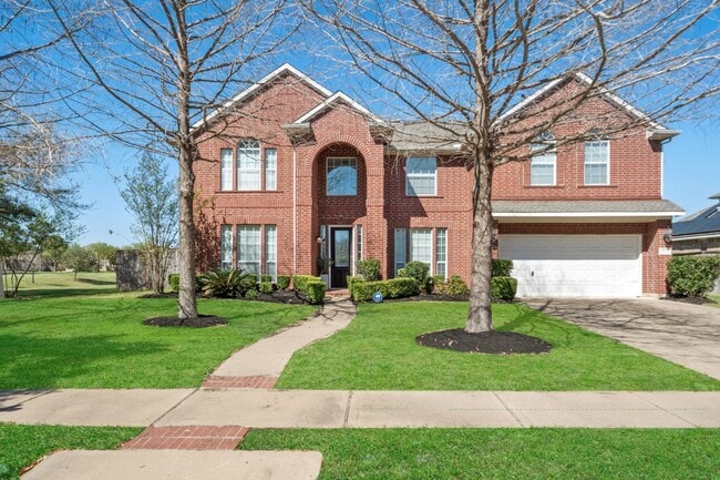 Building Photo - 1922 Lake Grayson Dr