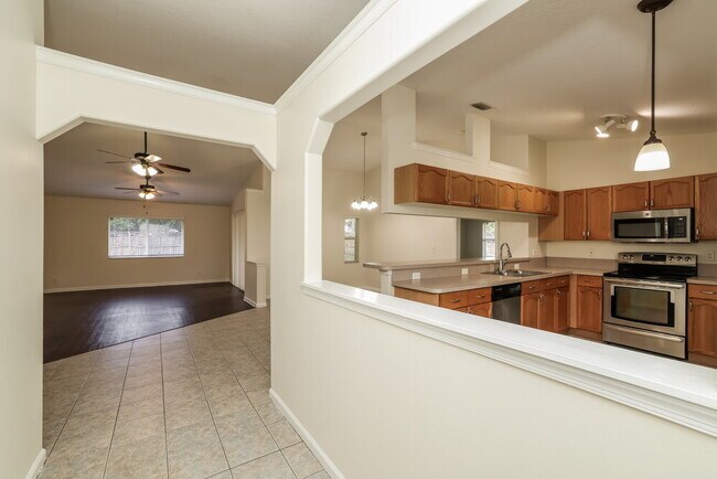 Building Photo - 109 Almeria St